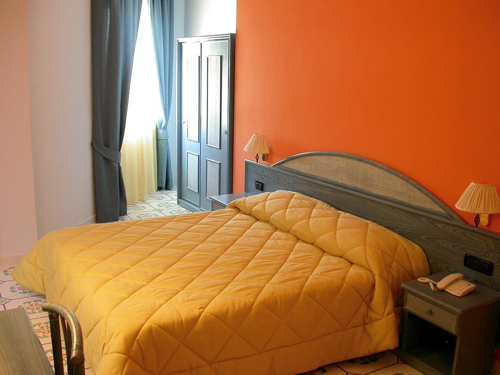 Hotel L' Anicre Varcaturo Bagian luar foto